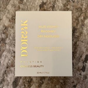 D'OR24K Multi-Vitamin Recovery 24H Moisturizer - Gold and White